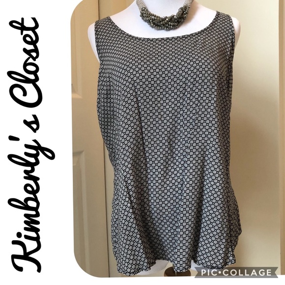 Old Navy Tops - 🌸🌼OLD NAVY🌸🌼black/white tank top